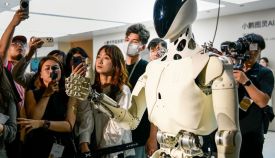 坚定大投入 阿里、腾讯全力逐浪AI