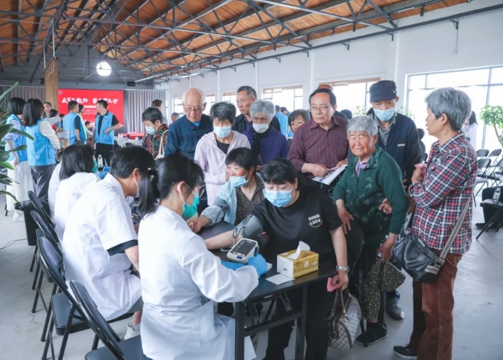 致公党上海市委赴奉贤开展义诊