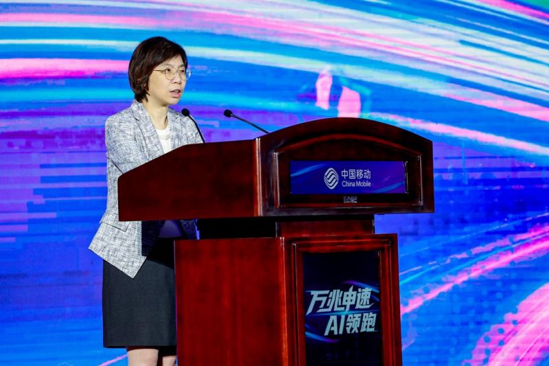 上海市经济和信息化委员会主任张英致辞