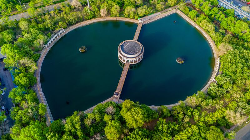 4图为：天津钢管“源水池”