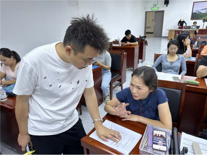 昭平县举办2025年农村电商骨干培训班，短视频内容创作与直播双引擎驱动乡村振兴新路径711