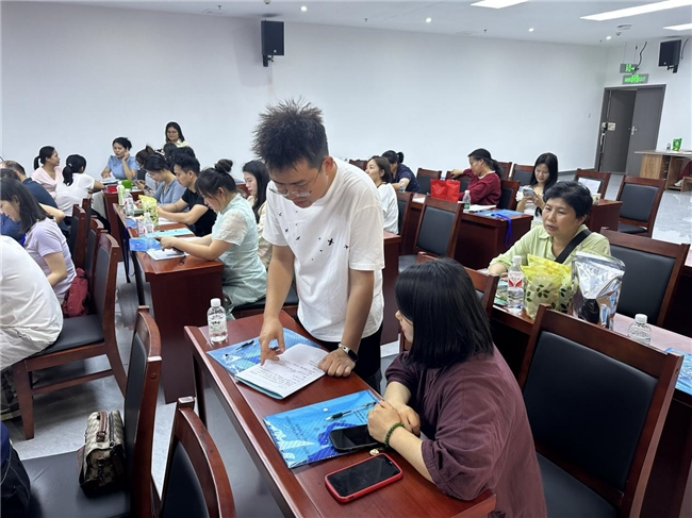 昭平县举办2025年农村电商骨干培训班，短视频内容创作与直播双引擎驱动乡村振兴新路径864