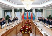 习近平同哈萨克斯坦总统托卡耶夫会谈