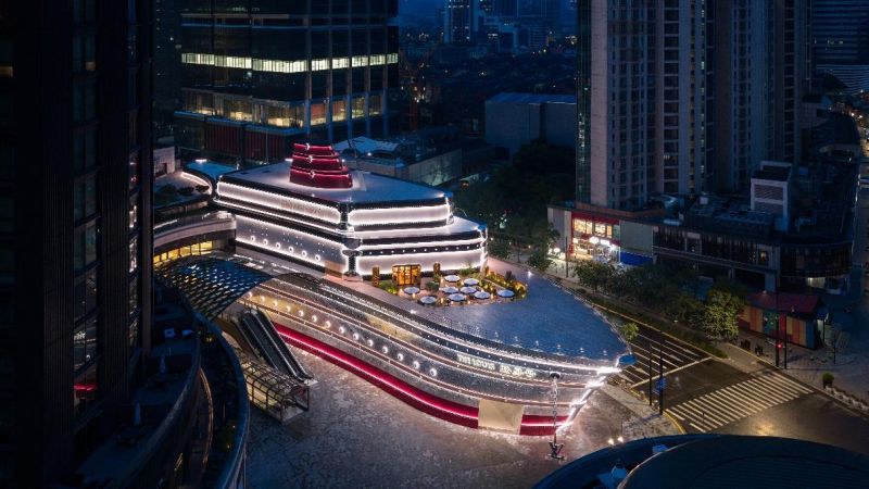 鸟瞰“路易号”宏伟的船形建筑