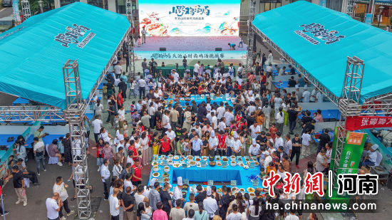 图为比赛现场。
