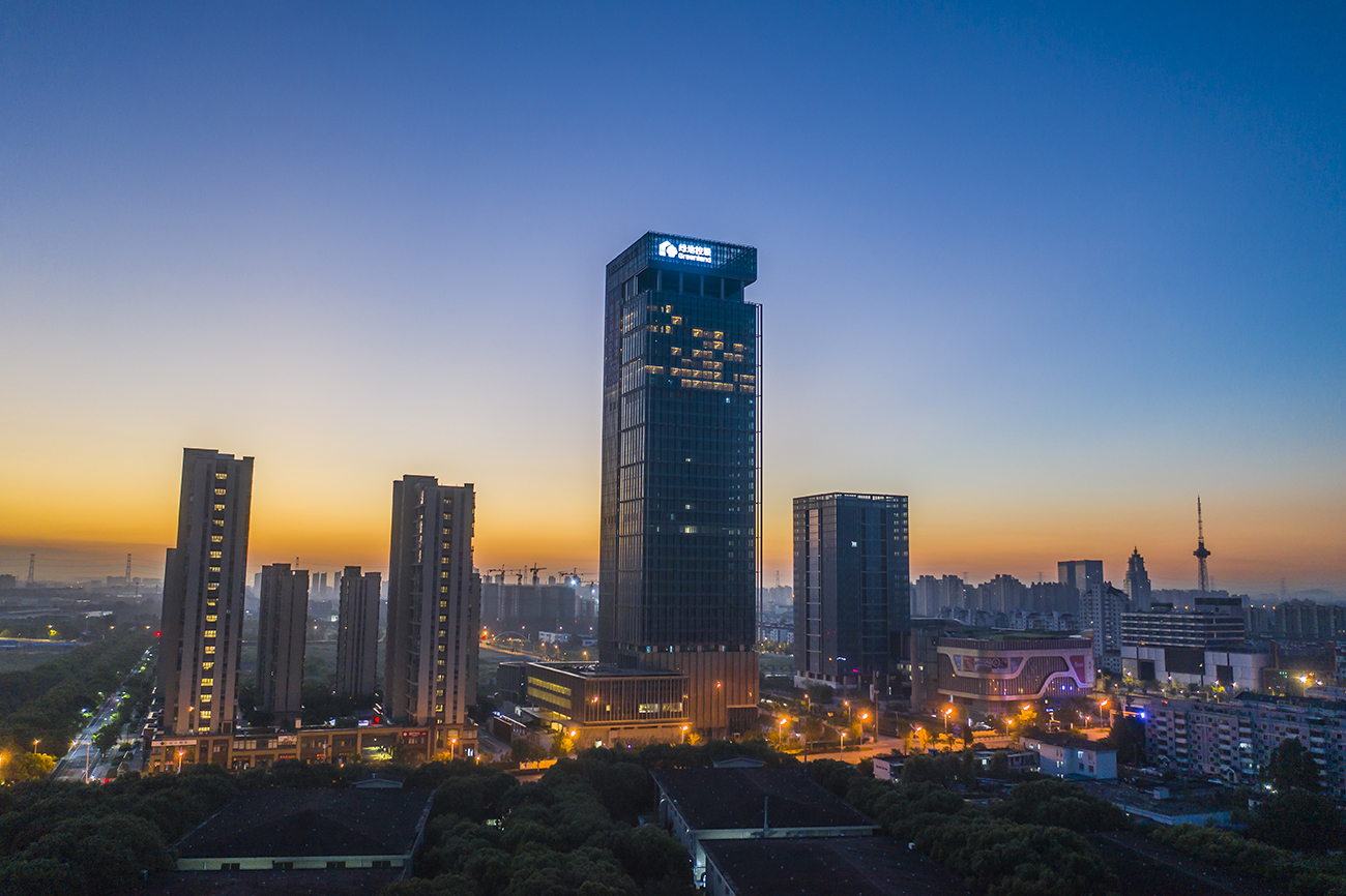 《青浦绿地中心》作者：潘明明