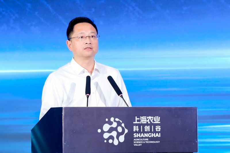 奉贤区委书记袁泉出席大会并致辞。