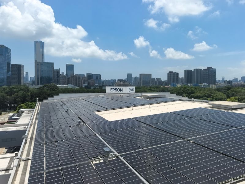 城市街道与高楼大厦的景色AI 生成的内容可能不正确。