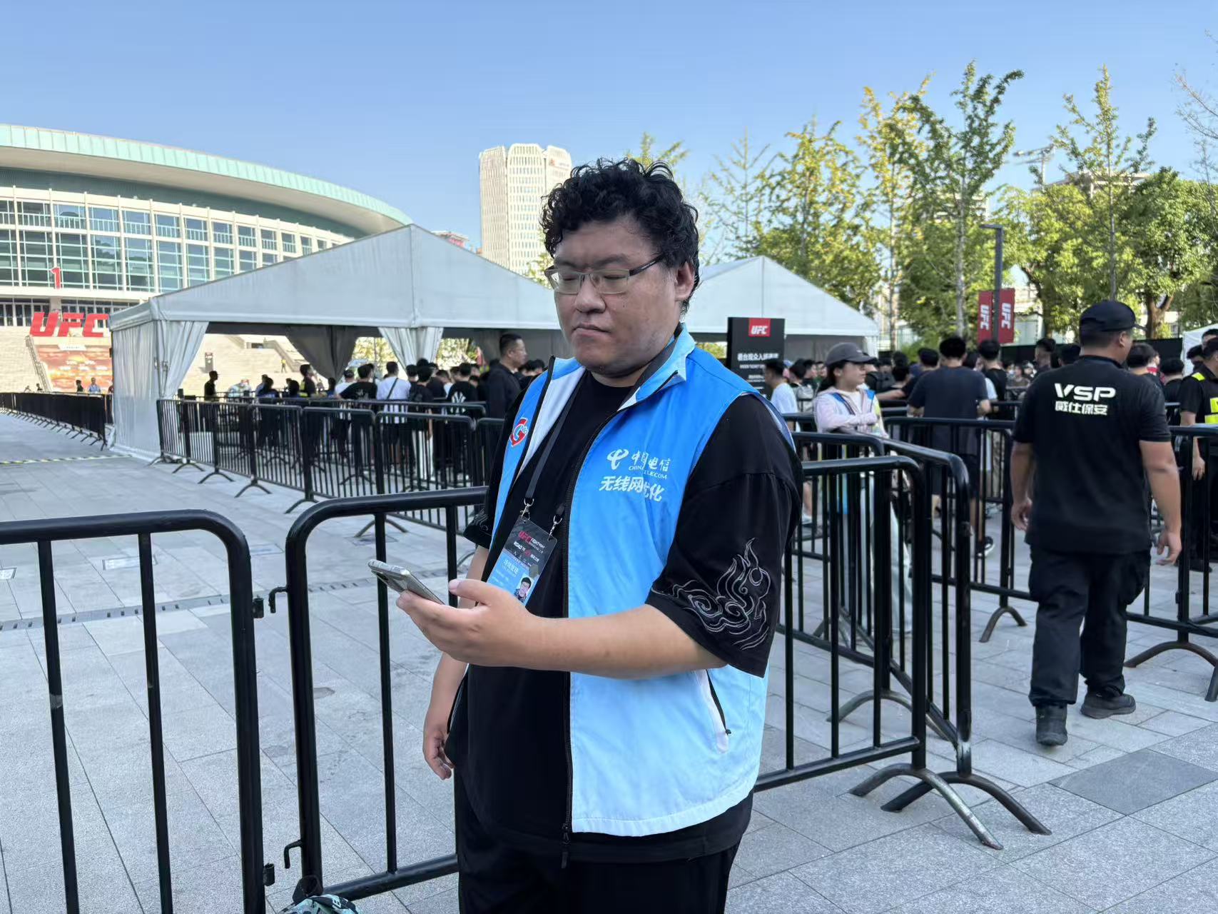 上海电信采用_场内外协同_的创新保障模式