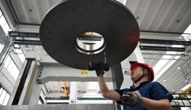 五百强入围门槛增至二百七十亿元——民营企业攀高逐新活力迸发