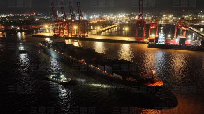 启程的“伊斯坦布尔桥”轮。图源：浙江省海港集团