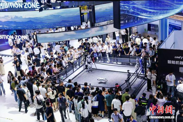 第四届全球数贸会期间，“杭州六小龙”展位人气颇高。　(浙江省商务厅 　供图)