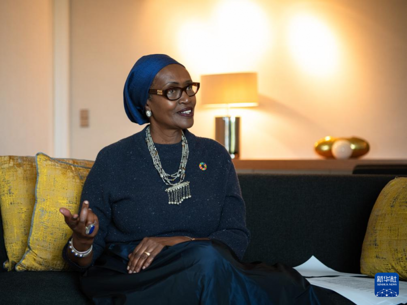 10月11日，在德国柏林，联合国艾滋病规划署执行主任温妮·拜安伊玛接受新华社记者专访。新华社记者 张豪夫 摄