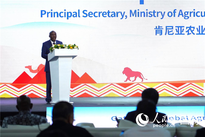 肯尼亚农业与畜牧发展部常务副部长保罗·基普罗诺·罗诺致辞。人民网记者黄炜鑫摄