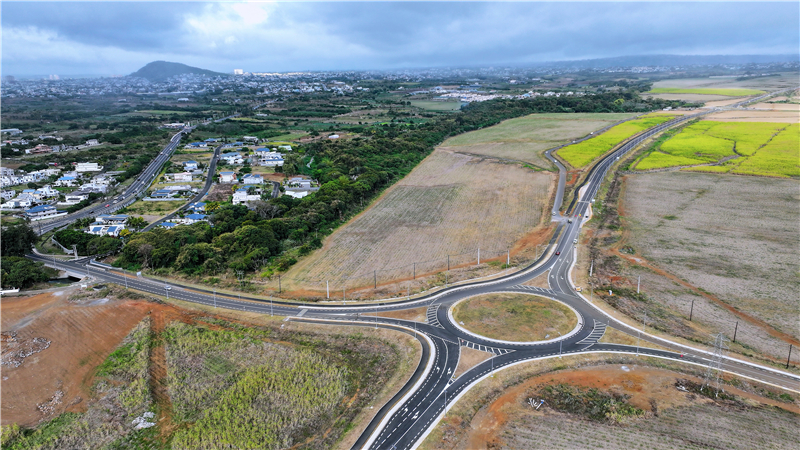 毛里求斯拉巴瑞思-贝松公路二期。北京建工供图