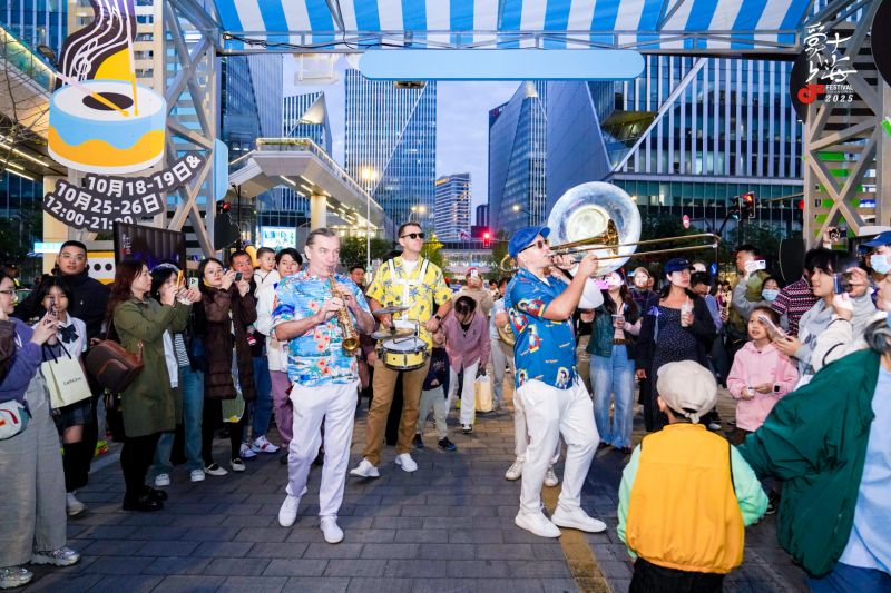 音乐节中的一幕