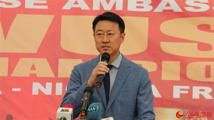 中国驻尼日利亚大使于敦海在尼日利亚武术锦标赛上致辞。人民网记者 姜宣摄