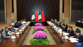 第八届进博会丨李强会见尼日利亚众议长塔杰丁