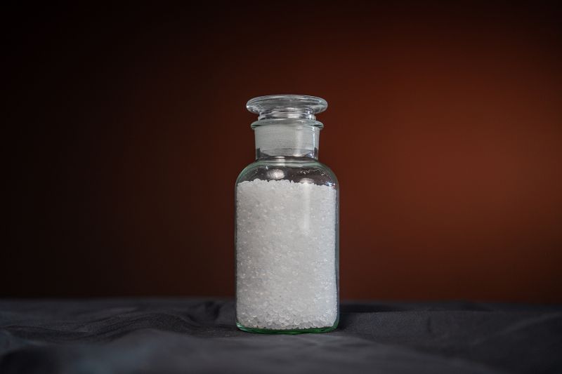 上海石化J182C超净高压聚乙烯电缆绝缘料基料。张挺摄