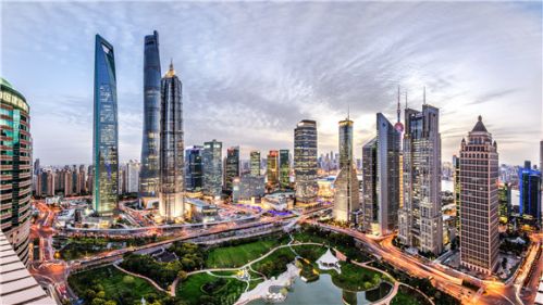 在陆家嘴,每一幢高楼都是一条"垂直金融街"