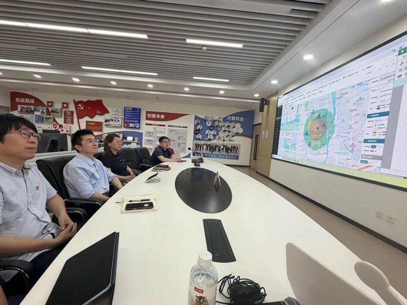 考试期间，上海电信技术团队依托网络监测平台，对相关区域网络运行情况进行实时监控，持续加强值班值守和应急响应保障