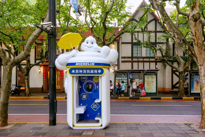 上海电信联合米其林打造的5座&ldquo;爱的避雨亭&rdquo;正式亮相上海核心街区