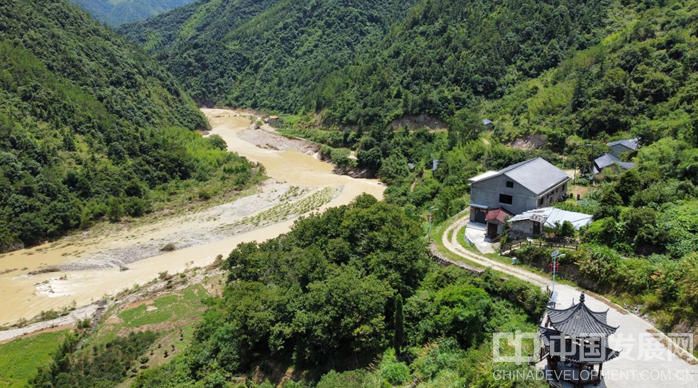 丽水市横山村俯瞰好溪入村景观