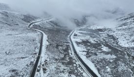 新华鲜报丨绿色天路 川藏公路开建零碳运输走廊