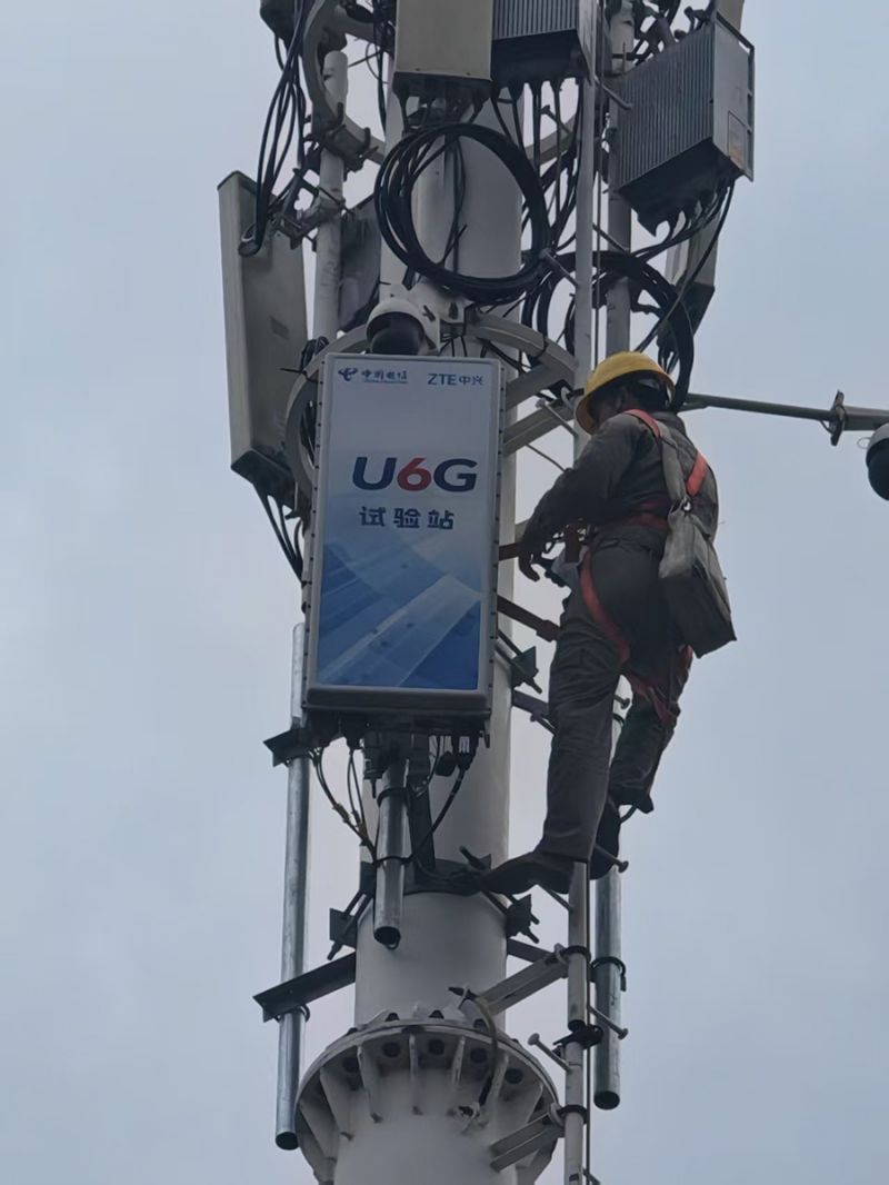 上海电信联合中兴、华为等产业合作伙伴在世博中心周边开展了面向U6G前沿技术的外场试验