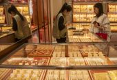 金价回落 油价冲高 两大龙头商品走势分化
